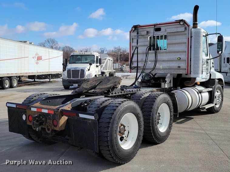 image for item DM8194 2008 Mack CXU613  semi truck