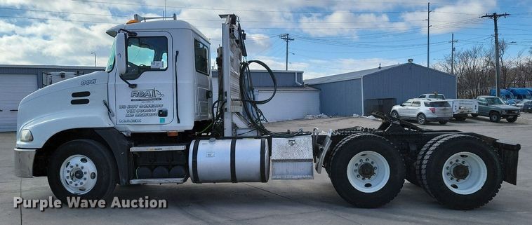 image for item DM8194 2008 Mack CXU613  semi truck