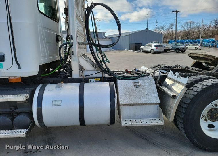 image for item DM8194 2008 Mack CXU613  semi truck