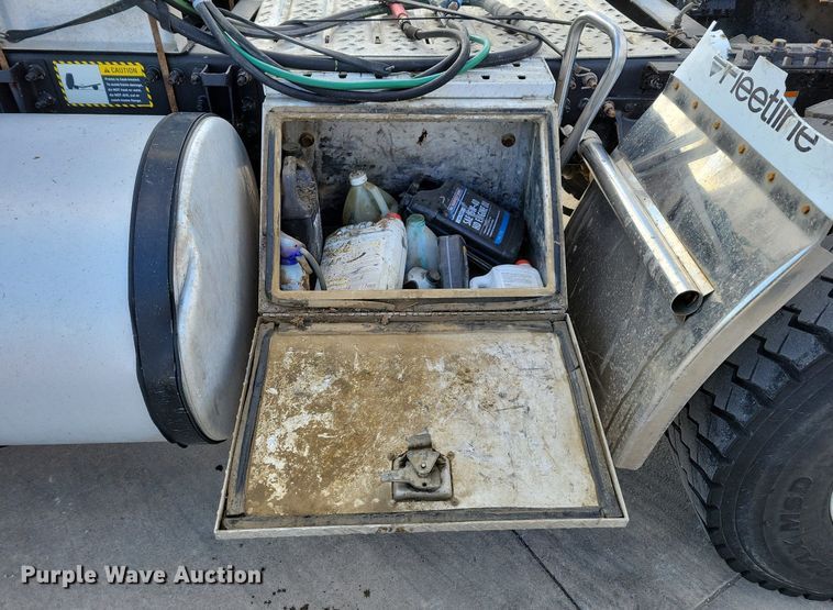 image for item DM8194 2008 Mack CXU613  semi truck