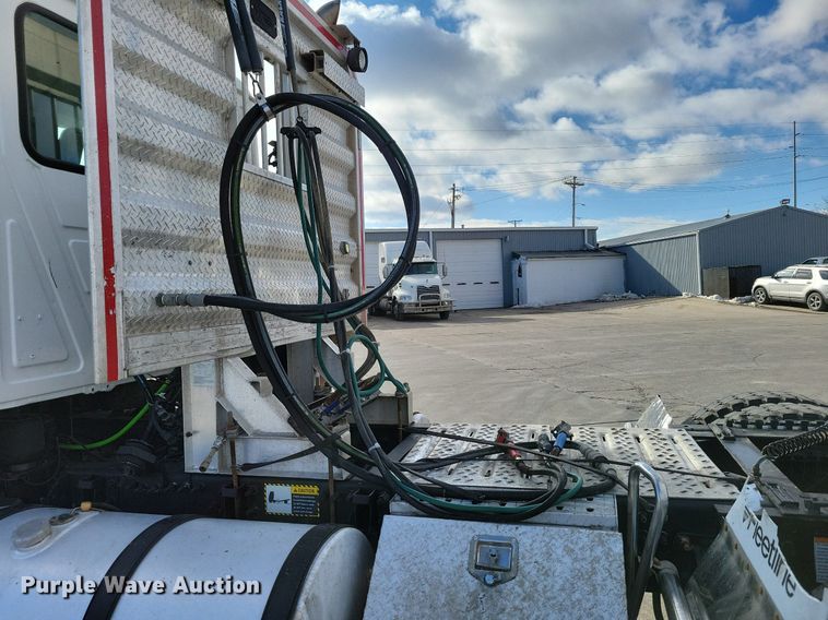 image for item DM8194 2008 Mack CXU613  semi truck