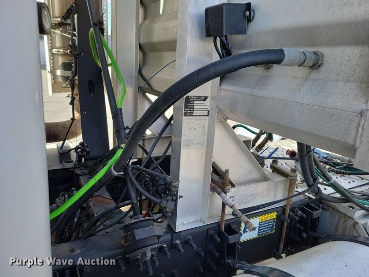 image for item DM8194 2008 Mack CXU613  semi truck