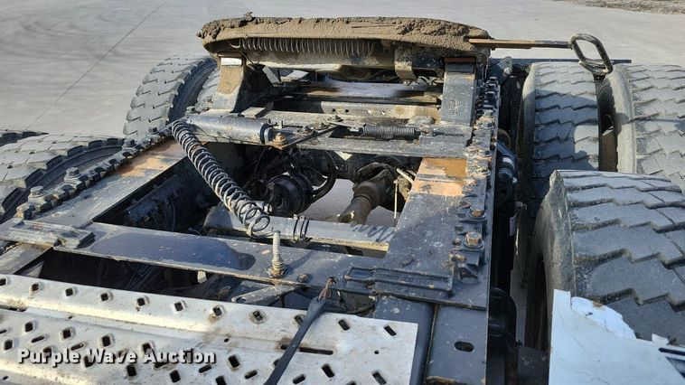 image for item DM8194 2008 Mack CXU613  semi truck