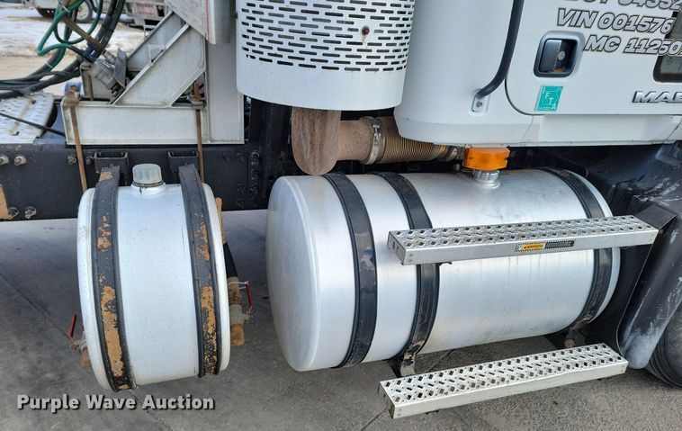 image for item DM8194 2008 Mack CXU613  semi truck