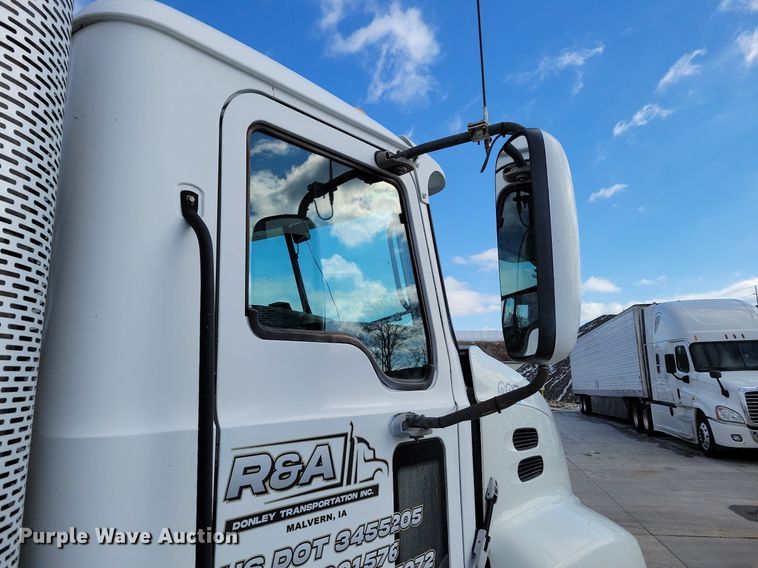 image for item DM8194 2008 Mack CXU613  semi truck