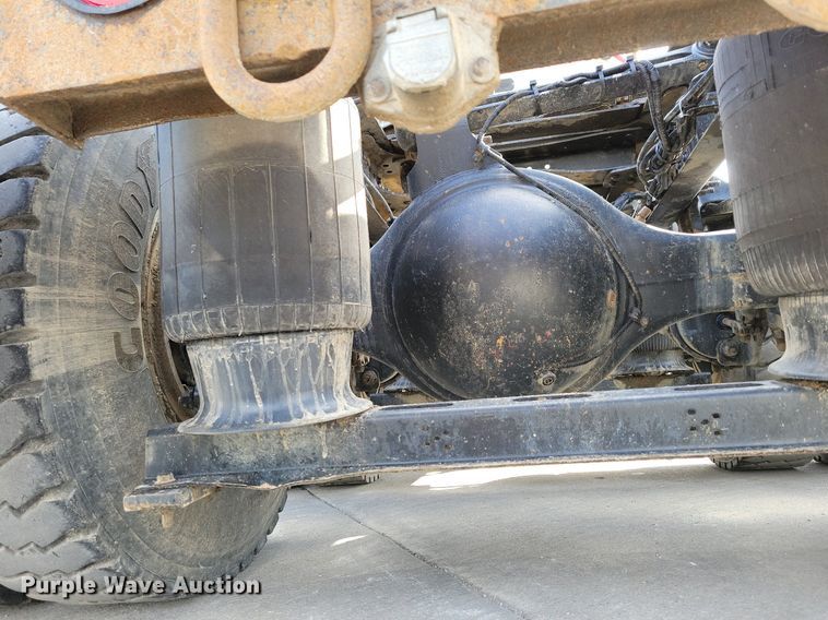 image for item DM8194 2008 Mack CXU613  semi truck