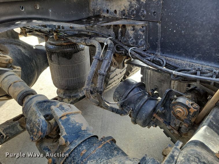 image for item DM8194 2008 Mack CXU613  semi truck