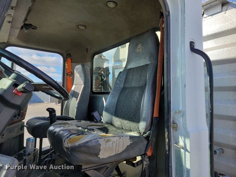 image for item DM8194 2008 Mack CXU613  semi truck