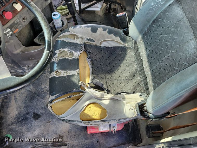 image for item DM8194 2008 Mack CXU613  semi truck