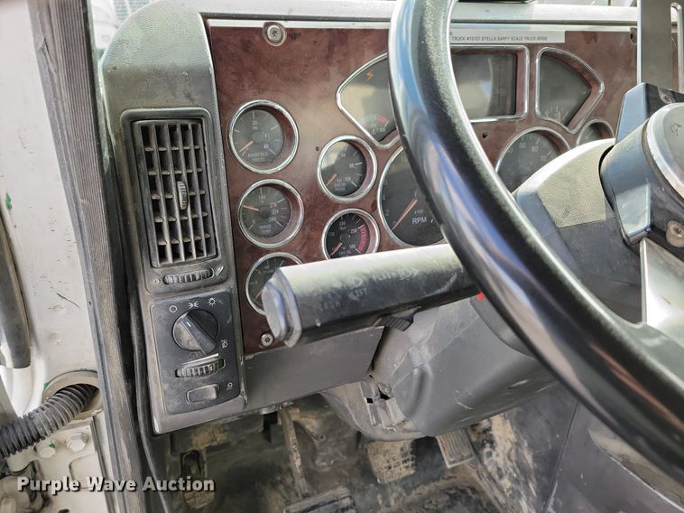 image for item DM8194 2008 Mack CXU613  semi truck