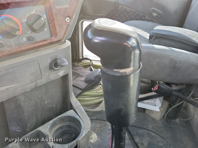 image for item DM8194 2008 Mack CXU613  semi truck