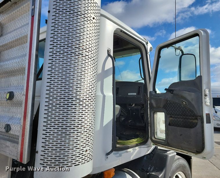 image for item DM8194 2008 Mack CXU613  semi truck