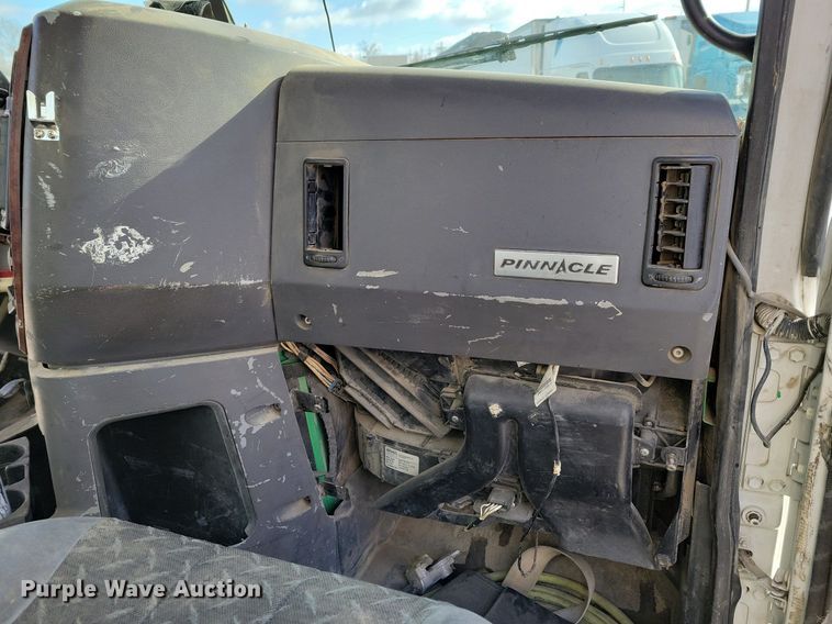 image for item DM8194 2008 Mack CXU613  semi truck