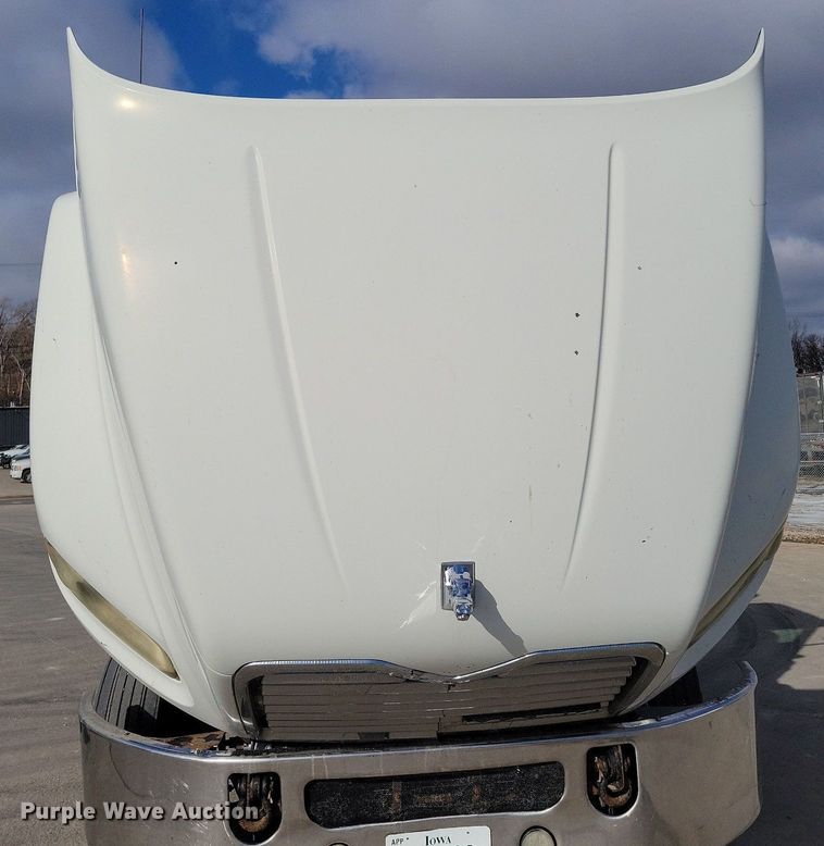 image for item DM8194 2008 Mack CXU613  semi truck