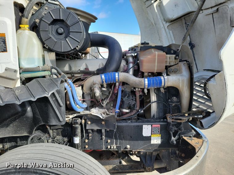 image for item DM8194 2008 Mack CXU613  semi truck