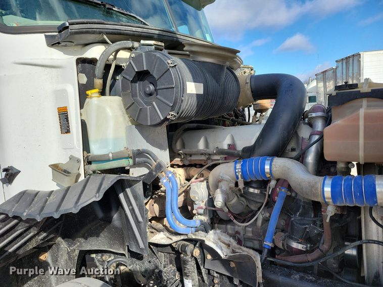 image for item DM8194 2008 Mack CXU613  semi truck