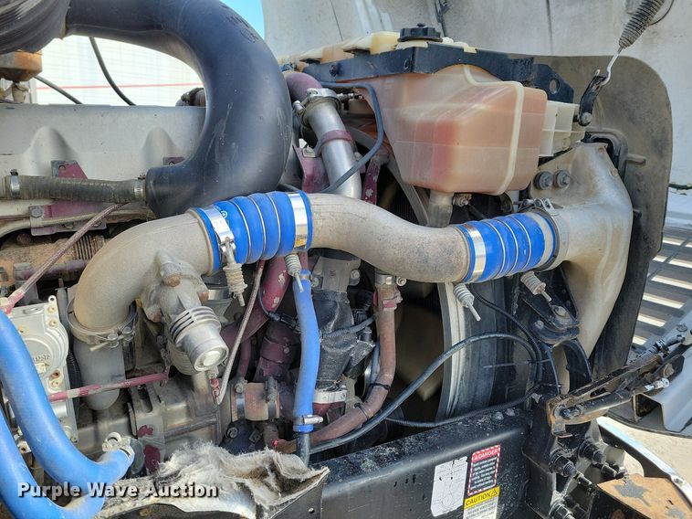 image for item DM8194 2008 Mack CXU613  semi truck