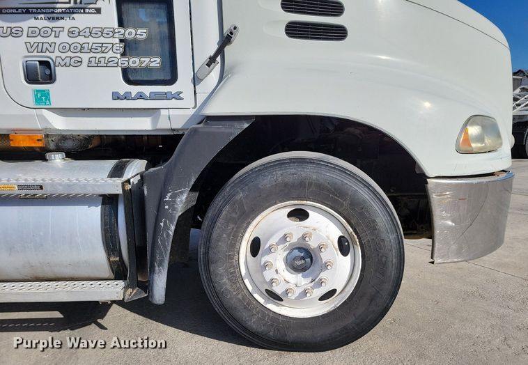 image for item DM8194 2008 Mack CXU613  semi truck