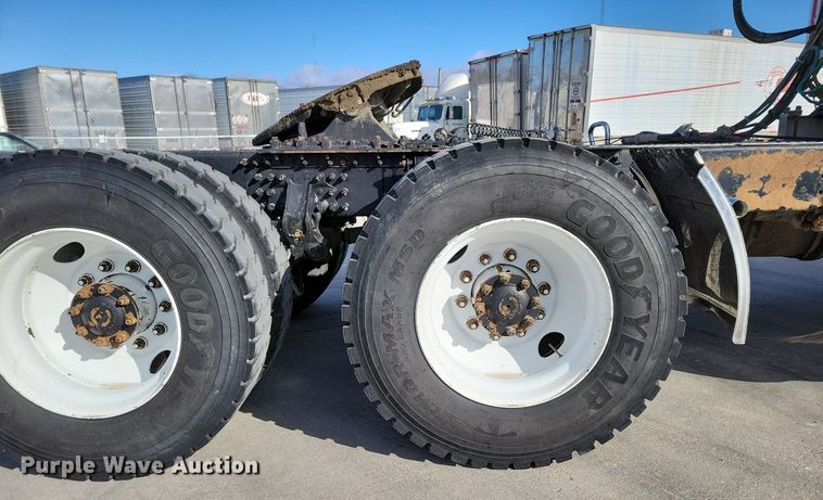 image for item DM8194 2008 Mack CXU613  semi truck