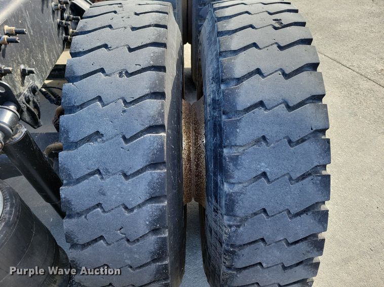 image for item DM8194 2008 Mack CXU613  semi truck