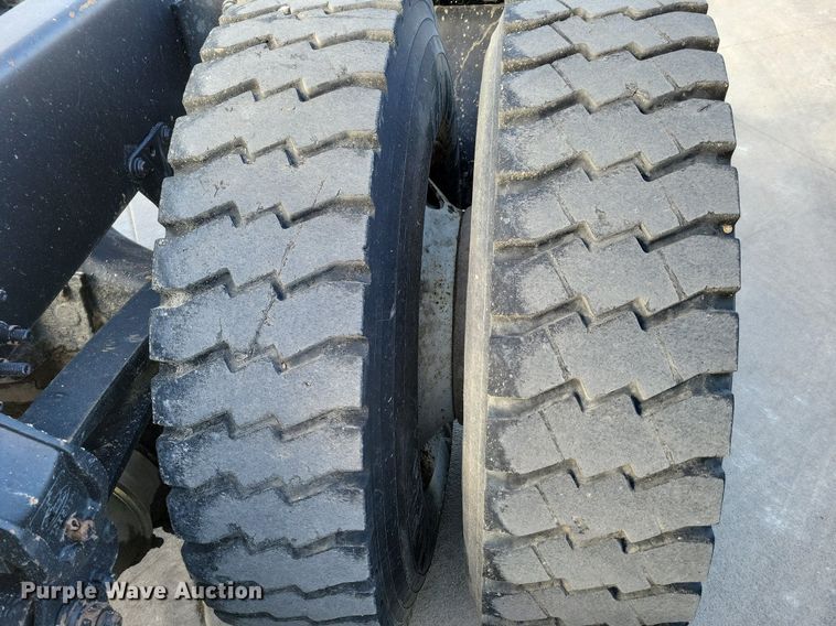 image for item DM8194 2008 Mack CXU613  semi truck