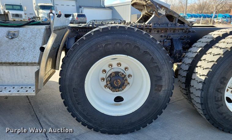 image for item DM8194 2008 Mack CXU613  semi truck