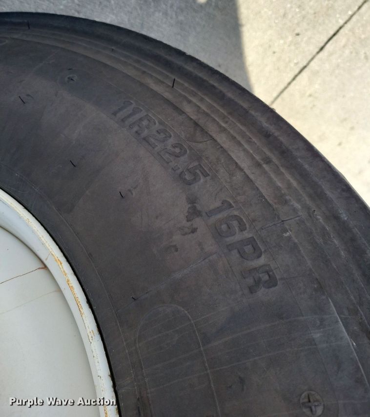 image for item DM8194 2008 Mack CXU613  semi truck