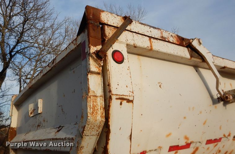 image for item DN5742 1998 Travis  end dump trailer