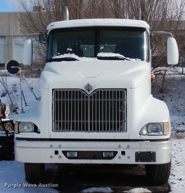 image for item DN6268 2005 International 9200i  semi truck