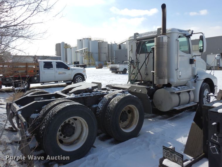 image for item DN6268 2005 International 9200i  semi truck