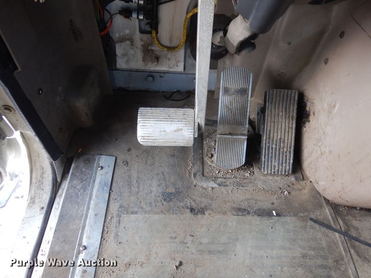 image for item DN6268 2005 International 9200i  semi truck