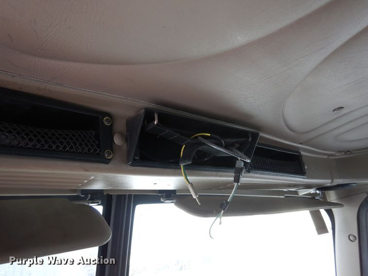 image for item DN6268 2005 International 9200i  semi truck