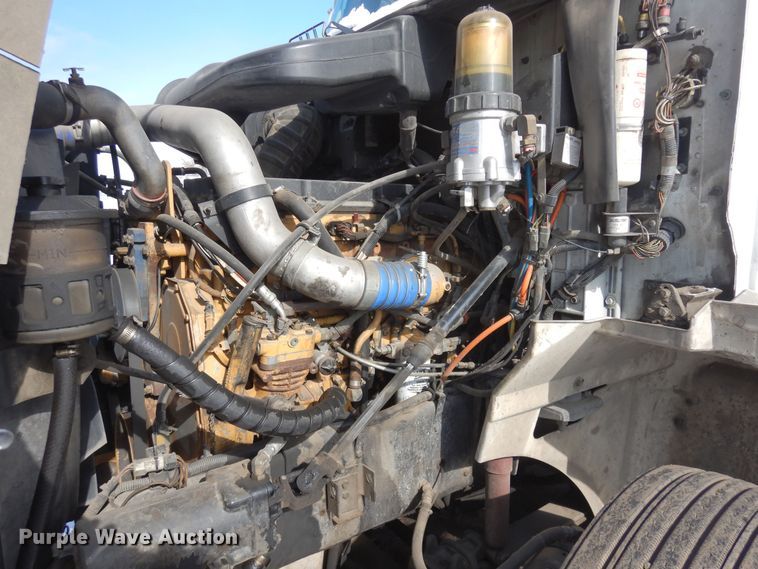 image for item DN6268 2005 International 9200i  semi truck