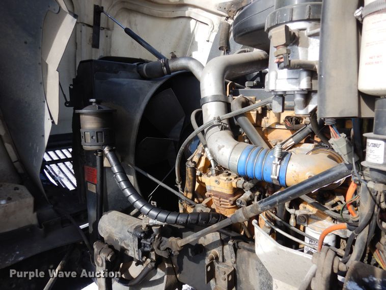 image for item DN6268 2005 International 9200i  semi truck