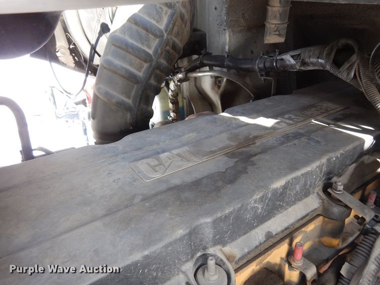 image for item DN6268 2005 International 9200i  semi truck