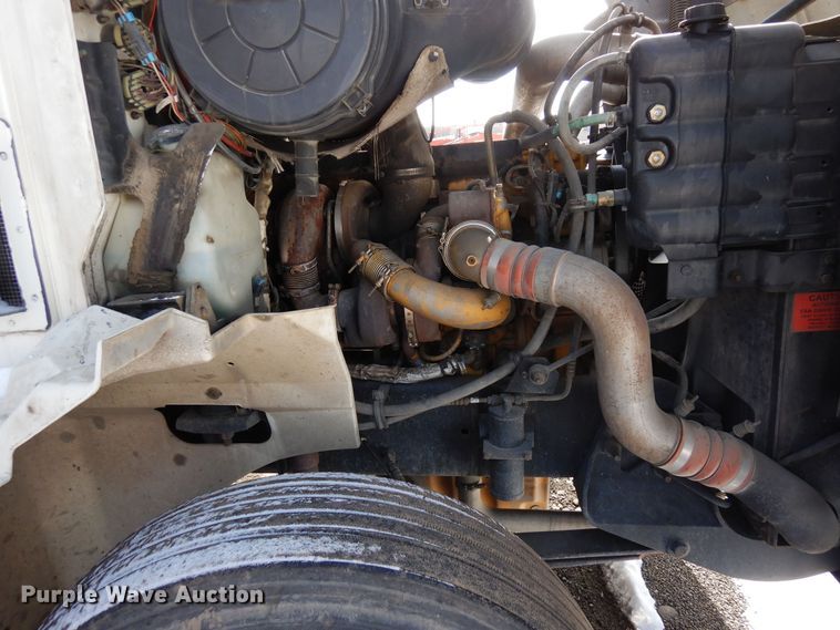 image for item DN6268 2005 International 9200i  semi truck