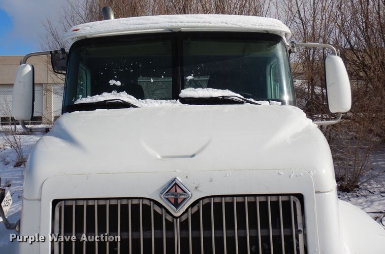 image for item DN6268 2005 International 9200i  semi truck