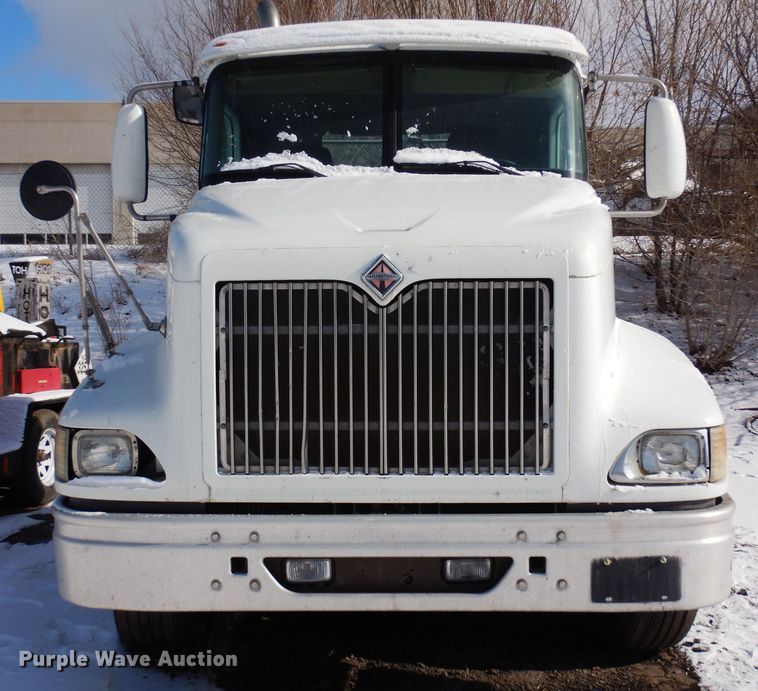image for item DN6268 2005 International 9200i  semi truck