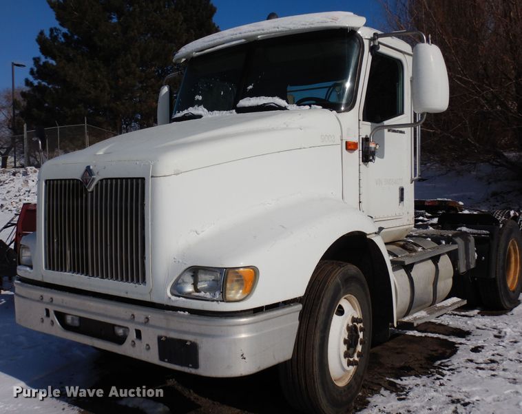 image for item DN6268 2005 International 9200i  semi truck