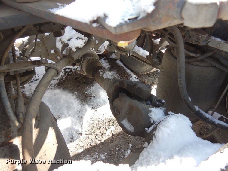 image for item DN6268 2005 International 9200i  semi truck