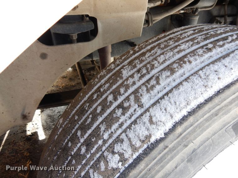 image for item DN6268 2005 International 9200i  semi truck