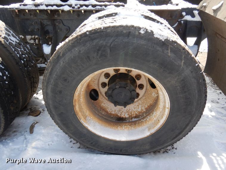 image for item DN6268 2005 International 9200i  semi truck