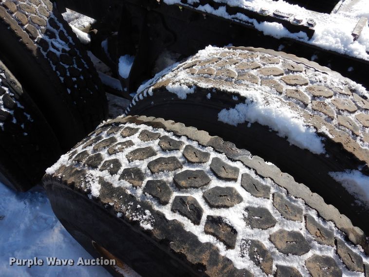 image for item DN6268 2005 International 9200i  semi truck