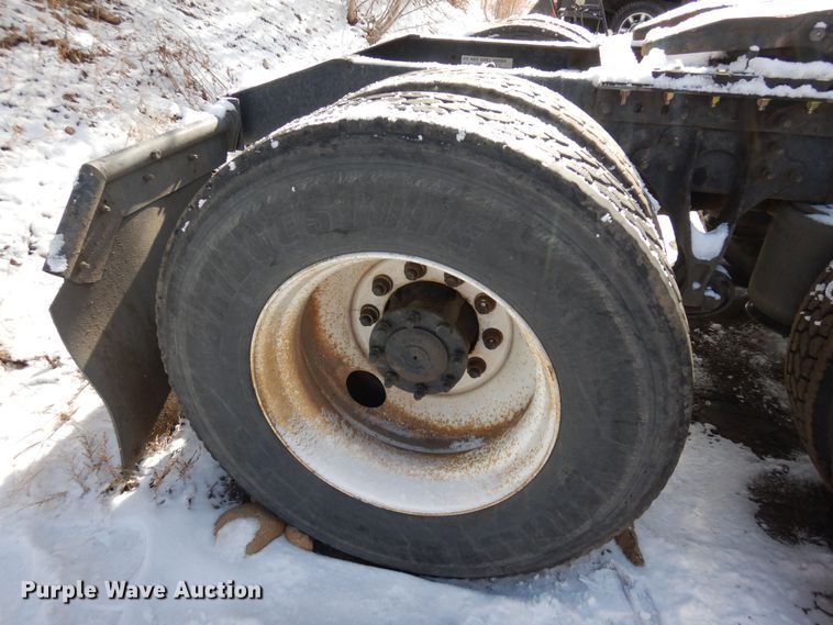 image for item DN6268 2005 International 9200i  semi truck