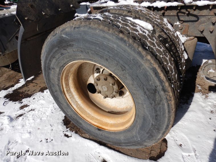 image for item DN6268 2005 International 9200i  semi truck