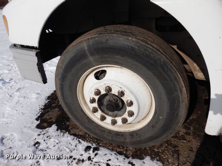 image for item DN6268 2005 International 9200i  semi truck