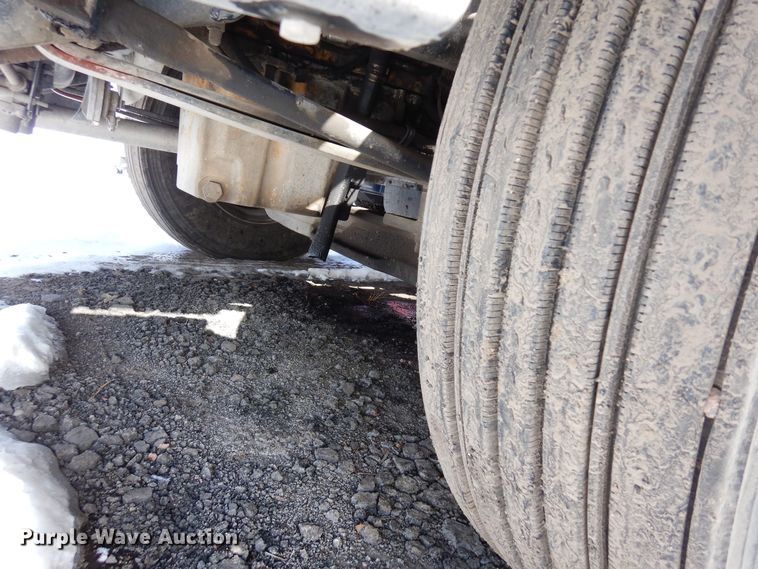 image for item DN6268 2005 International 9200i  semi truck