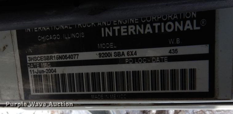 image for item DN6268 2005 International 9200i  semi truck