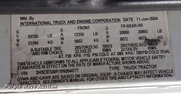 image for item DN6268 2005 International 9200i  semi truck