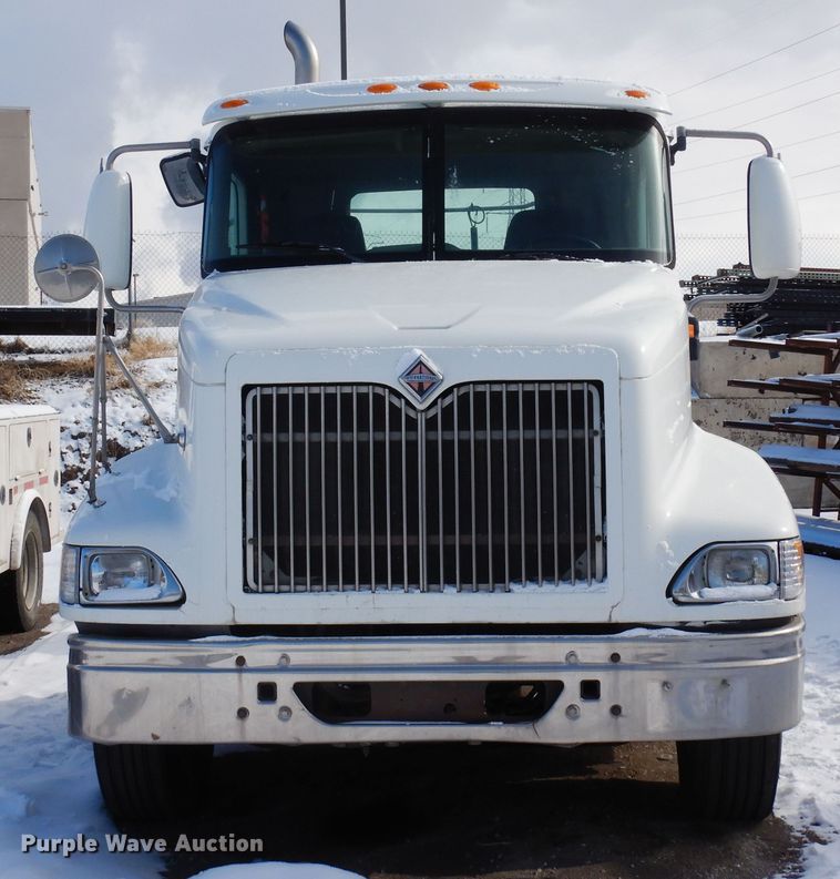 image for item DN6271 2005 International 9200i  semi truck